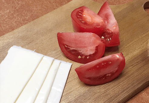 肉巻きトマトのチーズ春巻き